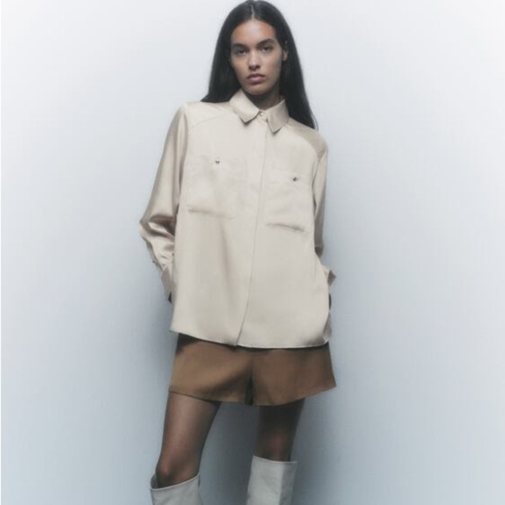 Zara PATCH POCKET SATIN EFFECT SHIRT
CREAM NWT